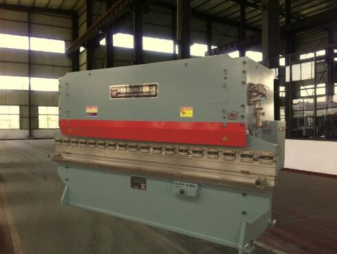 折彎?rùn)C(jī)WC67Y-200/4000